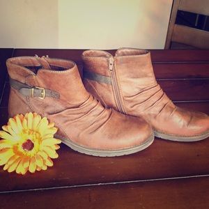 💖Woman’s Brown Booties!💖